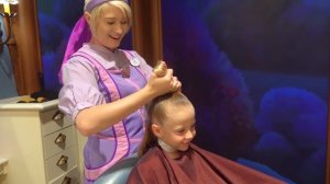 Настя идёт в салон для принцесс