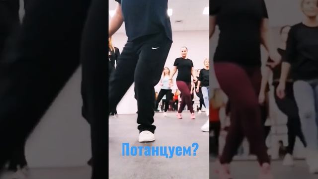 BACHATA. ТАНЦЫ С ЮРИЕМ. БАЧАТА. ЧАПАЕВСК #постановкатанцев #бачата #танцующийведущий смотреть онлайн