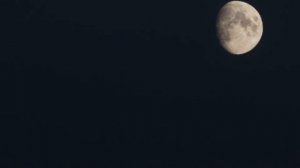 Луна плывет по небу. Moon and the sky.