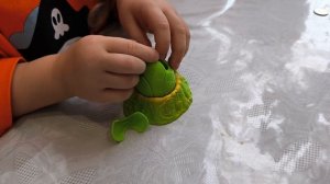 Настя собирает яйцо Смешерс