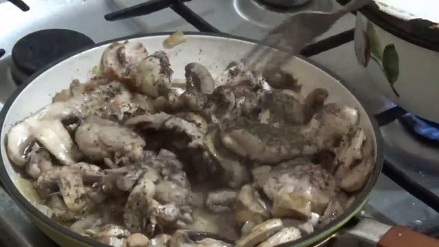 Рецепт курицы с грибами на сковороде смотреть онлайн