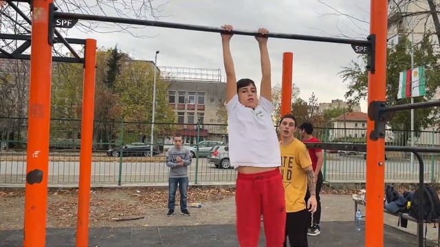 СЕРИОЗНИ НЕЩА С НЕСЕРИОЗНИ ХОРА смотреть онлайн