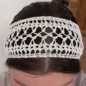 Кружевная летняя повязка на голову крючком