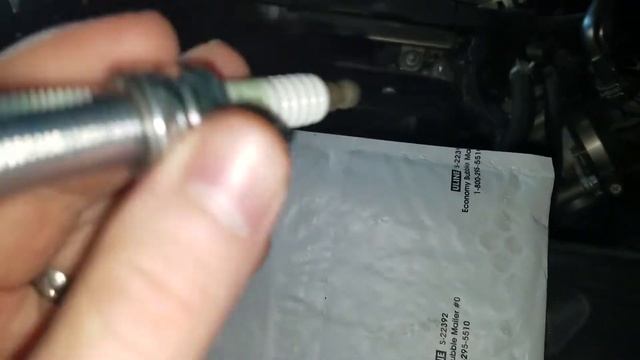 Cheaper NGK Platinum Plugs vs Expensive Laser Iridium Spark Plugs - For Honda Vehicles смотреть онлайн