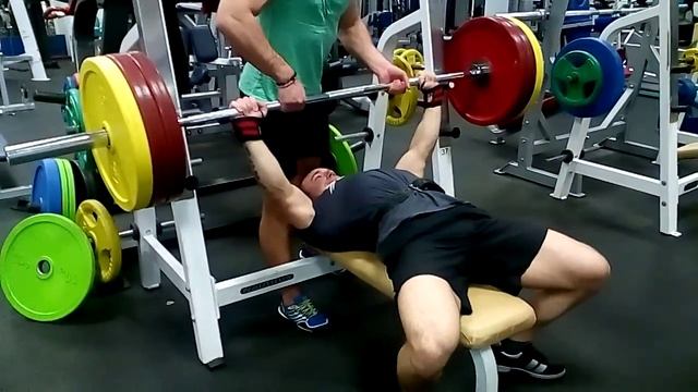 Жим лежа 150 кг надо большееее!!!! смотреть онлайн
