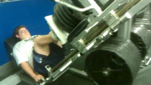 Kyle C Lifts 900 pounds смотреть онлайн