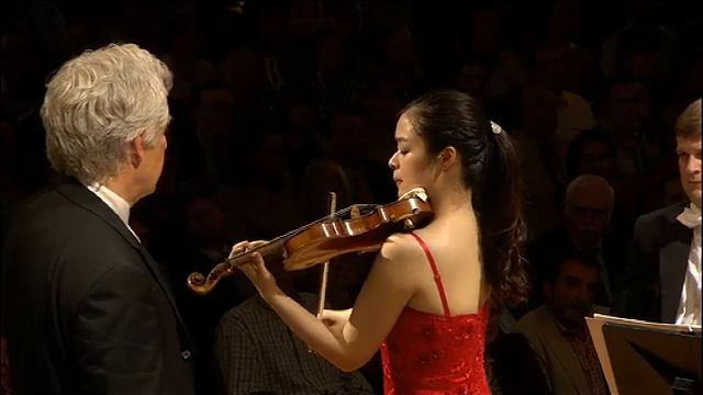 Dami Kim, PAGANINI Concerto n. 1 in D major op. 6 смотреть онлайн