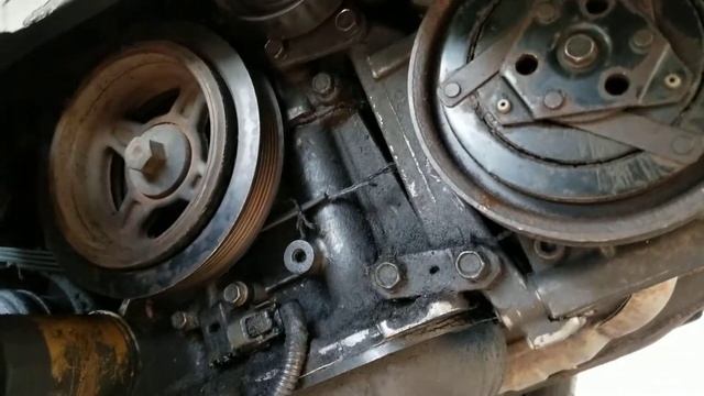 INFINITI I30/NISSAN MAXIMA A32 Замена шкива коленвала/Change harmonique balancer part 1 смотреть онлайн