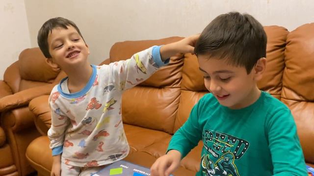 Алан и Дамир собирают Лего Чинуки (часть 5)