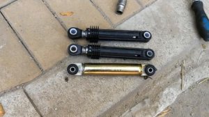 Как самостоятельно поменять аммортизаторы в стиральной машине