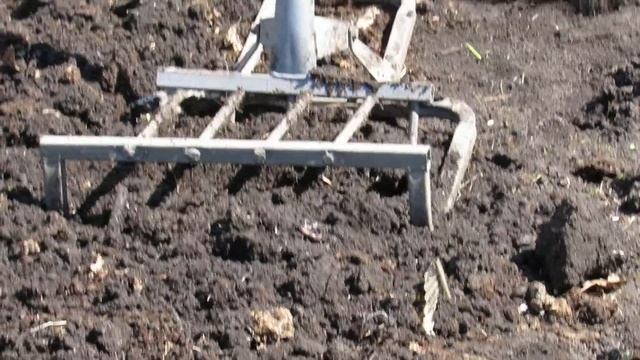 Зарисовка. Копаем землю чудо-вилами. смотреть онлайн