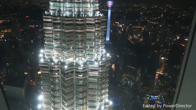 The Petronas Twin Towers/Malaysia смотреть онлайн