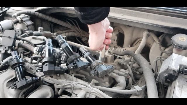 КАК ПОМЕНЯТЬ СВЕЧИ ЗАЖИГАНИЯ НА КИА РИО 4 смотреть онлайн