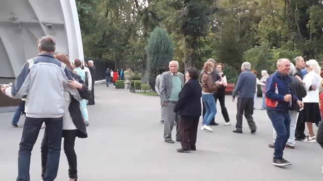 СКАЖИ, ЗАЧЕМ МЫ ДРУГ ДРУГА ЛЮБИМ!/ ТАНЦЫ В ПАРКЕ ГОРЬКОГО ХАРЬКОВ СЕНТЯБРЬ 2020 смотреть онлайн