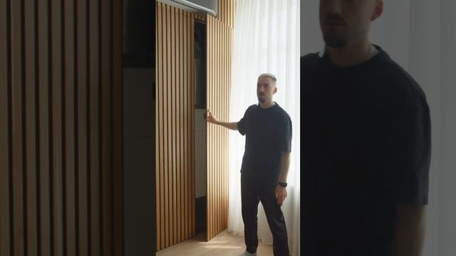 Декоративная панель в гостиной на самом деле скрытый шкаф с системой вентиляции и отопления! смотреть онлайн