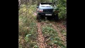 Jeep Grand Cherokee ZJ off-road. Джип на бездорожье.