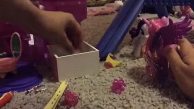 Милая пони прическа для Рарити и Каденс смотреть онлайн