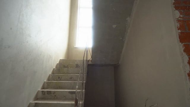 Обзор большого двухэтажного дома с эркером. Планировка и стоимость