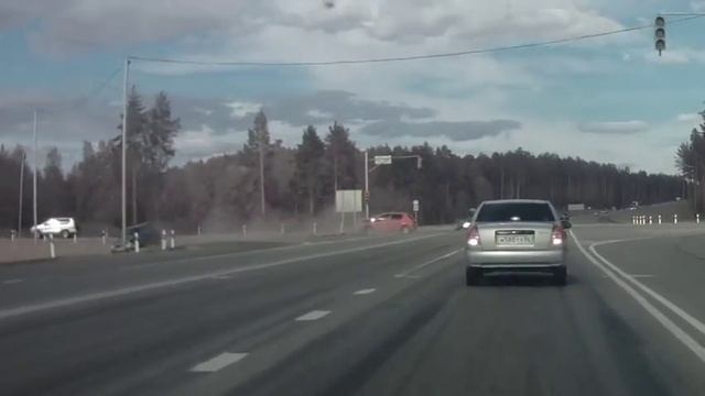 ДТП на повороте на Заречный смотреть онлайн