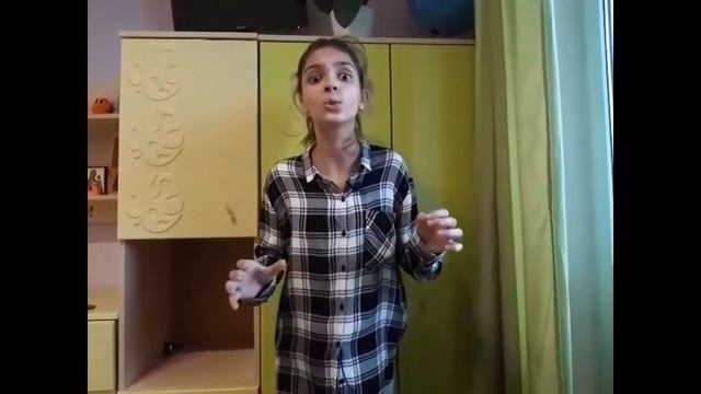 Заречук Наталия читает сказку Е. Клюева "Плющ, который карабкался, карабкался и карабкался" смотреть онлайн