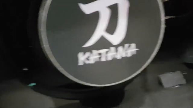 BOSS KATANA-100 краткий обзор смотреть онлайн