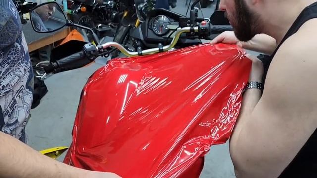 Изменили цвет SUZUKI DL650 V-Strom. Оклейка винилом мотоцикла. смотреть онлайн