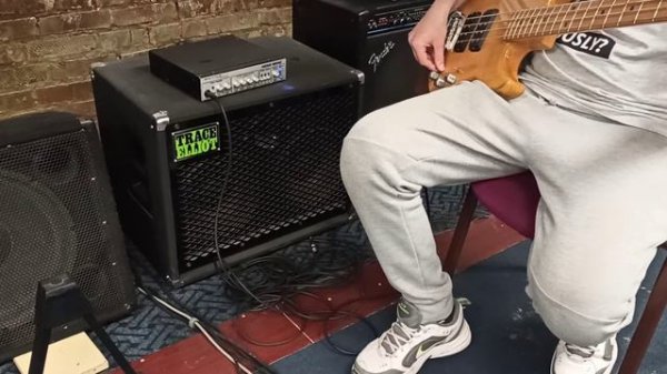 trace elliot bass cab- на продажу  . ( гитара G&L usa )