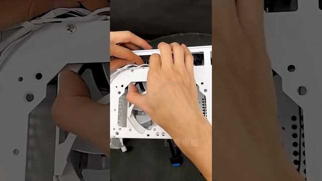 Cool White Smallest Portable ITX PC Build смотреть онлайн