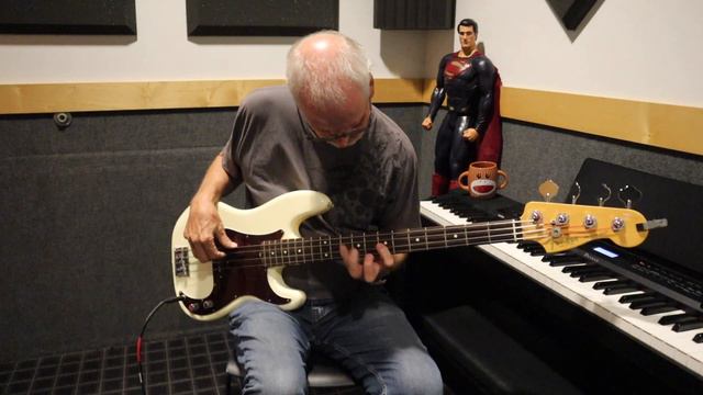 Fender American Professional 2 Precision bass with flatwound strings. смотреть онлайн