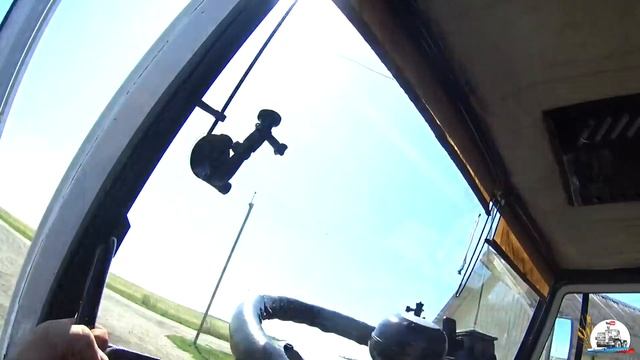 После ливней - на уборку гороха. Ремонт элеватора у Палессе-12 в поле. Т-150К на парах. смотреть онлайн