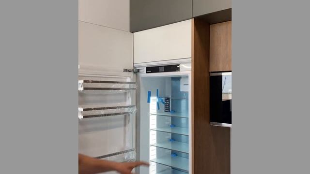 КУХНЯ С ФАСАДАМИ AGT И СТОЛЕШНИЦЕЙ SLOTEX смотреть онлайн