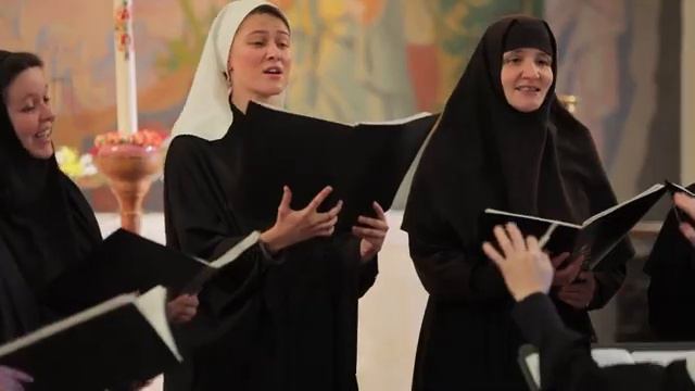 Хор в кадре_ «Французская рождественская колядка». Сестринский хор Свято-Елисаве смотреть онлайн