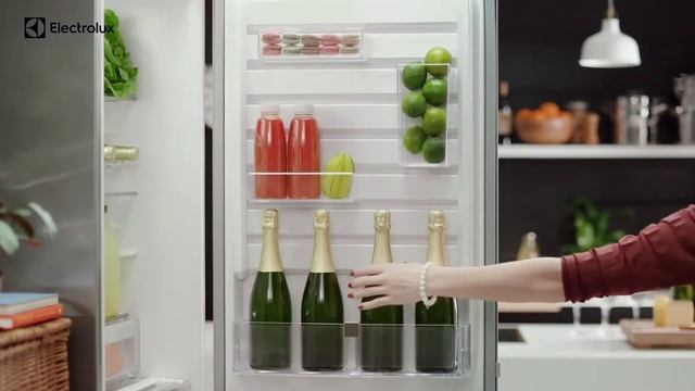 Electrolux 460L Top Mount Fridge ETE4607SAR