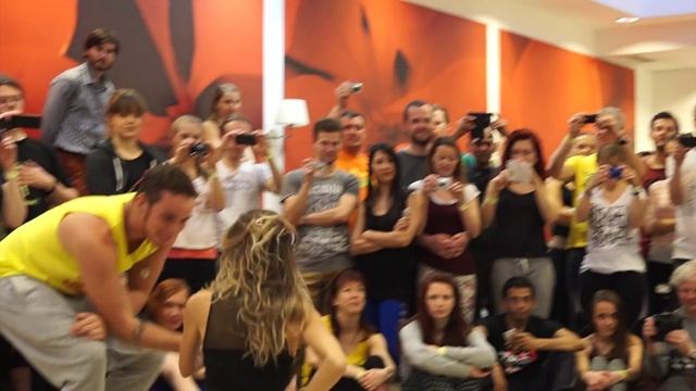 Bruno Galhardo & Eglantine Oliveira - Zouk Demo #2 - Austria Zouk Congress 2015 Vienna смотреть онлайн