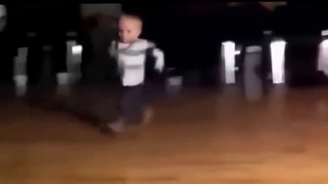 Дети танцы! Умора! Маленькие танцоры! Kids dancing So funny little dancers! смотреть онлайн