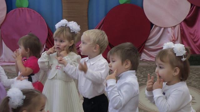 Игра "Солнышко и дождик" на осеннем утреннике 2016 в яслях Муз рук Максюта Г В смотреть онлайн