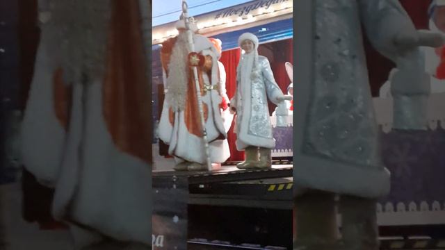 ВОТ У НАС ПРИЕХАЛ ДЕД МОРОЗ смотреть онлайн