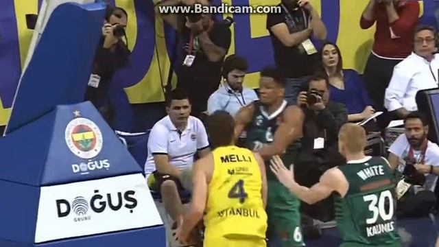 Nicola Melli basket bir de faul смотреть онлайн