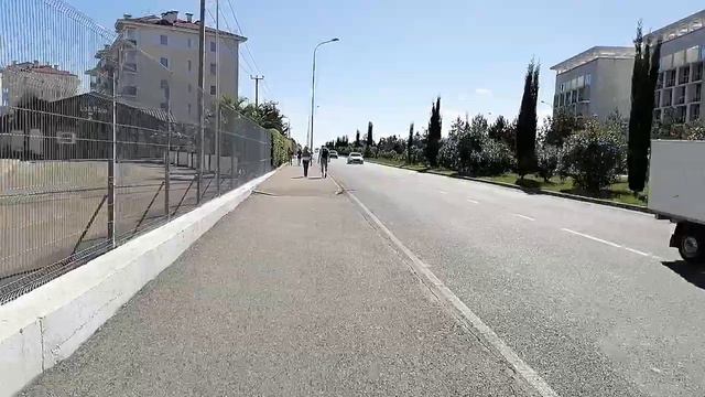 Пешком от "Бархатных сезонов" до пляжа смотреть онлайн