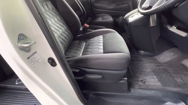 Pilot Seat ZG vs non-Pilot Seat Z [Toyota Vellfire] смотреть онлайн