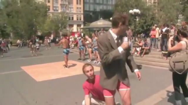 Репортёр без штанов смотреть онлайн