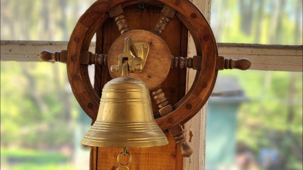 Дачные - земельные дела! Попал на бабки! Вспахали землю под газон и нашли "клад".