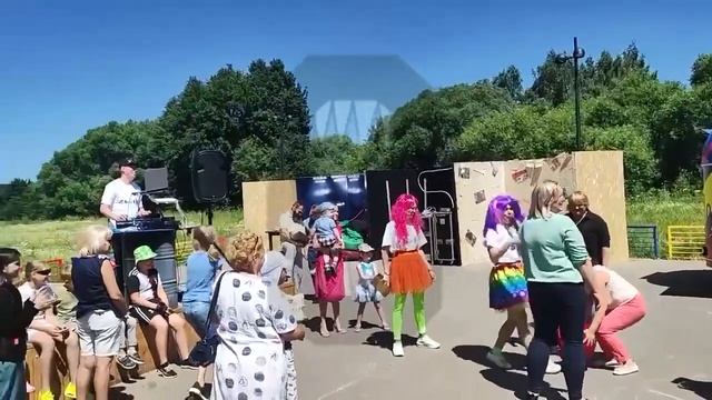 В Чехове детский праздник прошёл под пикантную песню смотреть онлайн