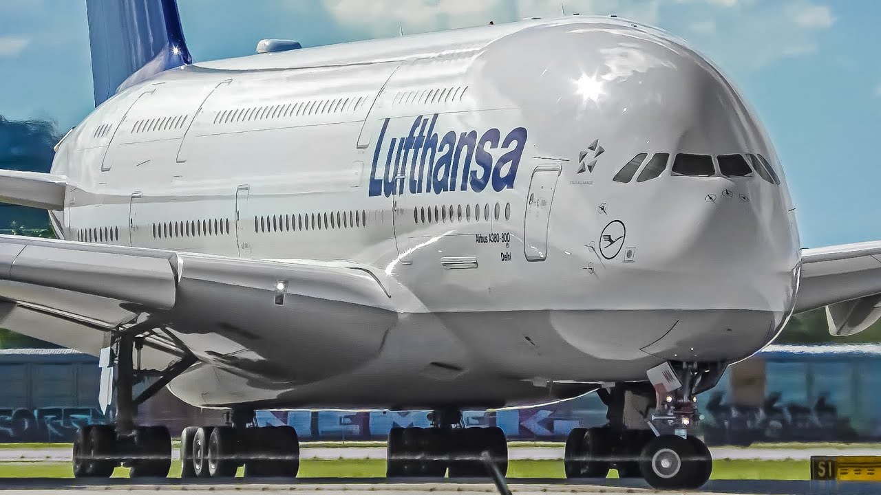 БОЛЬШОЙ САМОЛЕТ ВЫЛЕТАЕТ ОЧЕНЬ КРУПНЫМ ПЛАНОМ | А380 747 777 А350 | Наблюдение за самолетом в аэропо смотреть онлайн