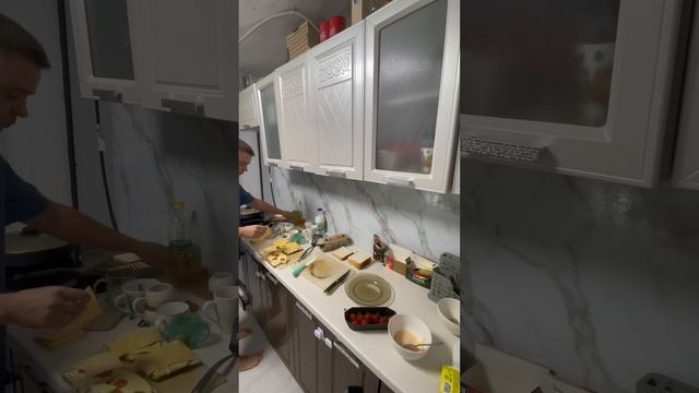 Просто приготовить завтрак на 7 человек это… ? а теперь на 8?#таняислава #любовь #завтрак #дети смотреть онлайн