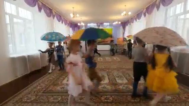 Танец с зонтиками. смотреть онлайн