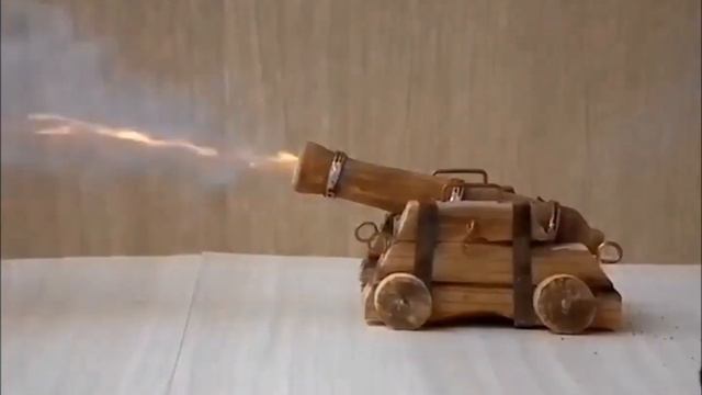 Стреляющая мини ПУШКА. Как сделать ПУШКУ Своими Руками в домашних условиях смотреть онлайн