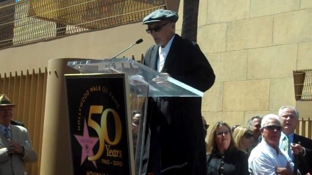 Dennis Hopper receives his star on the Hollywood Walk of Fame смотреть онлайн