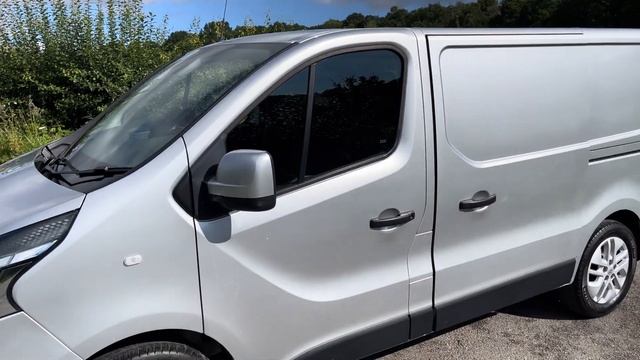 Renault Trafic SL28 Sport Nav 2.0 DCi 120 BHP Euro 6 YA69HCD смотреть онлайн