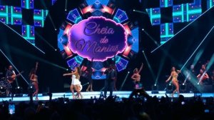 Raça Negra part. Juliana Paes - Cheia de Manias (O Mundo Canta Raça Negra Ao Vivo) [Vídeo Oficial]